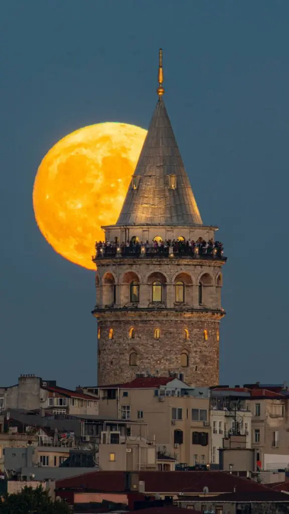 İstanbul — Lüksün Şehri: İstanbul Escort Hizmetleri Şehrin Renkli Kültürünün Ayrılmaz Bir Parçası Haline Nasıl Geldi? 2025 4 İstanbul escort hizmetleri ile tarihi yarımadada, Ayasofya’nın eşsiz manzarası önünde özel bir buluşma.