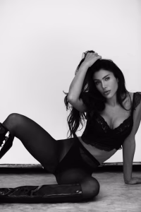 Hande’nin yoga esnekliği Ataşehir Escort hizmetlerinde.